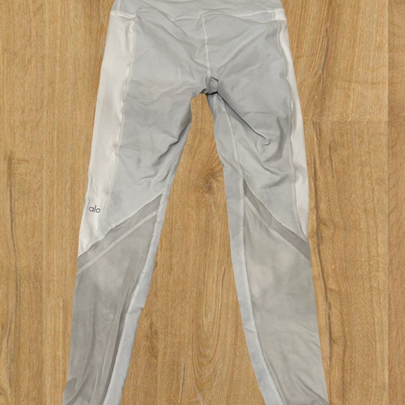 ALO Yoga Light Gray Leggings - Picture 2 of 6